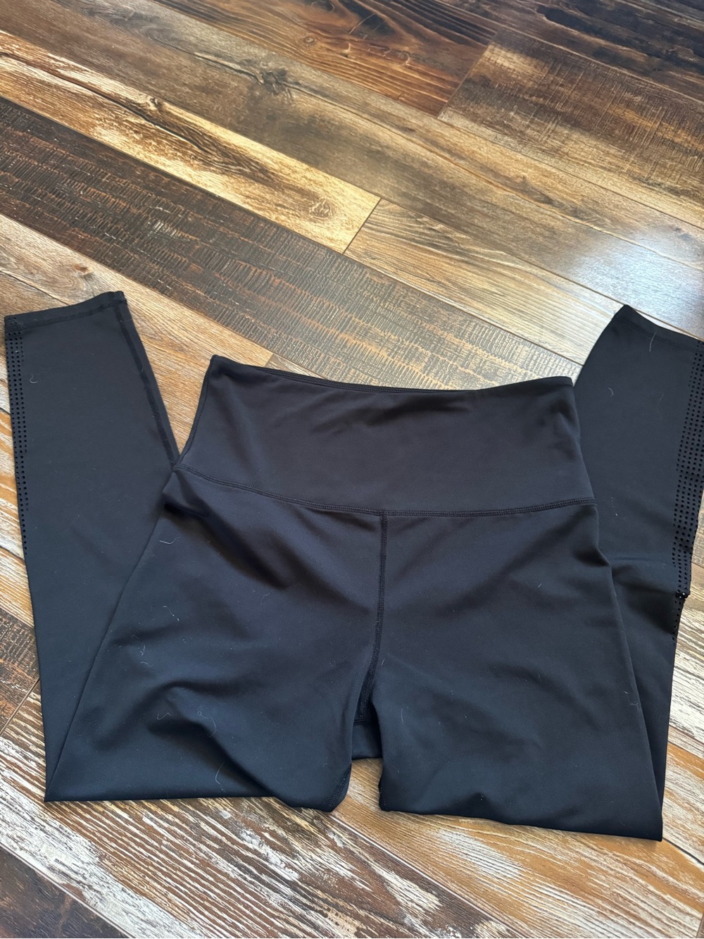Amazon Black High-Waist Women's Leggings with Laser-Cut Detail